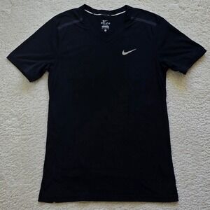 NIKE Dri FIT Women's Black V Neck Short Sleeve Running Athletic T Shirt Size S